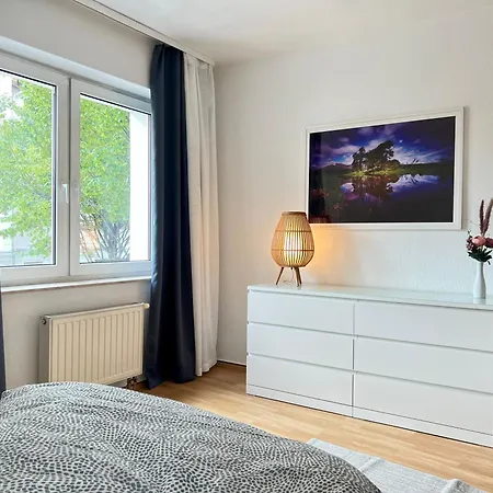 Vollausgestattet, Grosszuegig & Zentral Fuer Bis Zu 4 * Magdebourg