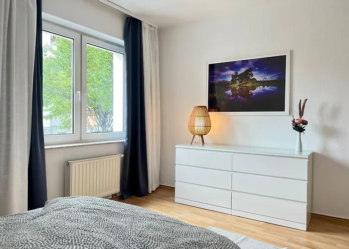 Vollausgestattet, Grosszuegig & Zentral Fuer Bis Zu 4 * Магдебург