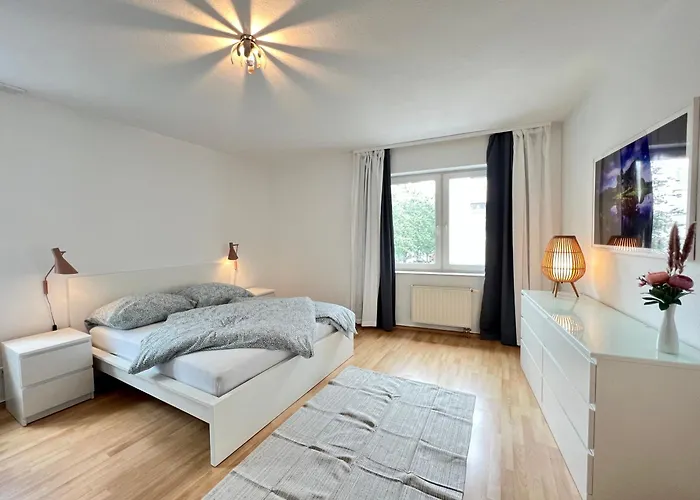 Vollausgestattet, Grosszuegig & Zentral Fuer Bis Zu 4